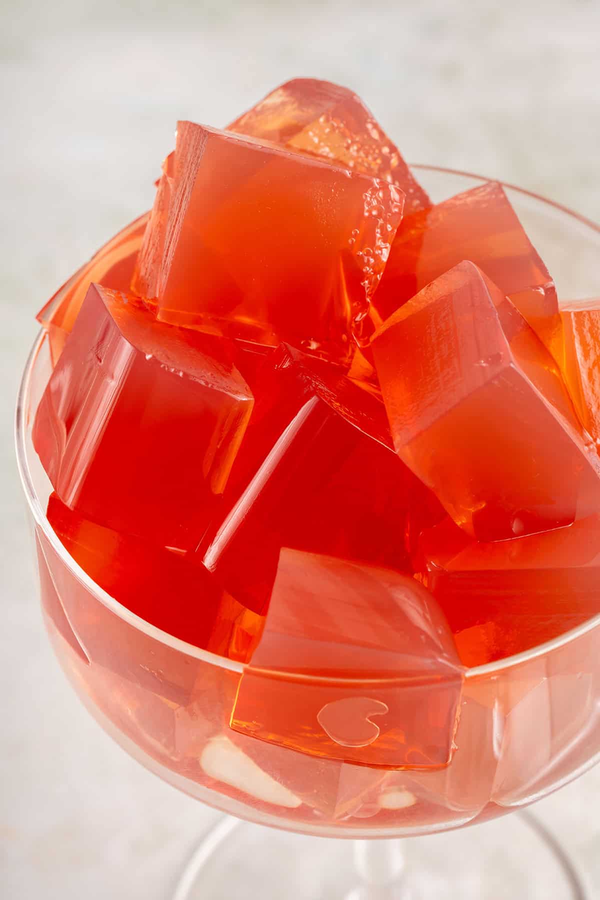 Crafting Vegan Jello: Agar-Agar, Pectin, and Plant-Based Gelling Power